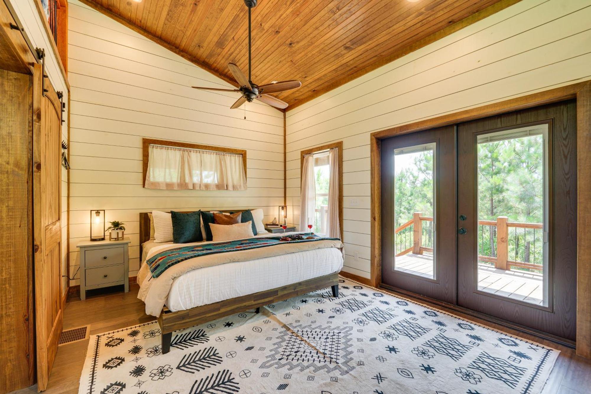 Tree-Lined Broken Bow Studio With Private Hot Tub! Exterior photo