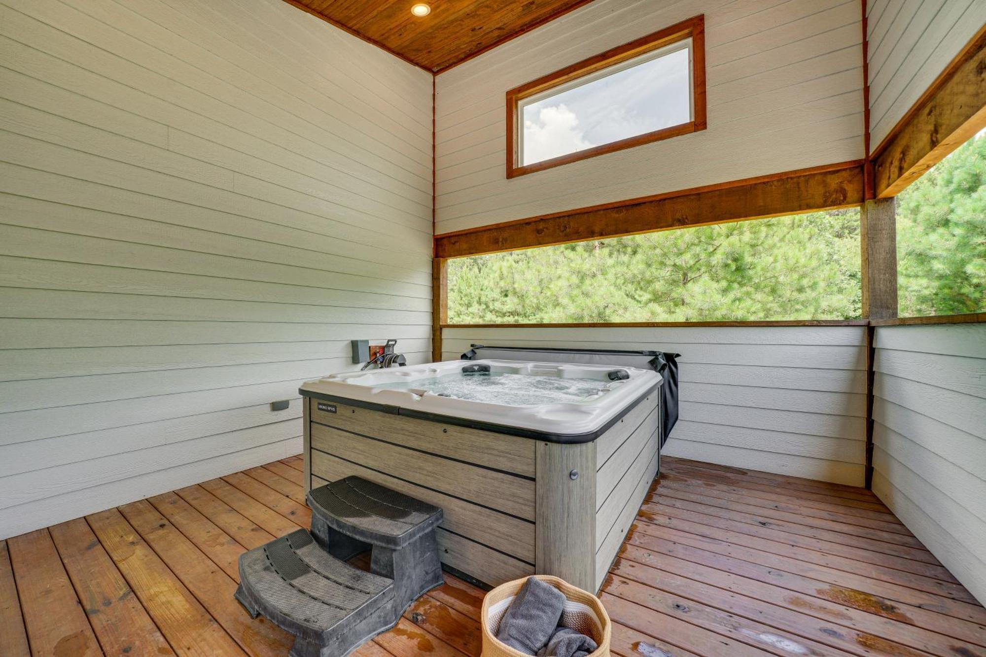 Tree-Lined Broken Bow Studio With Private Hot Tub! Exterior photo
