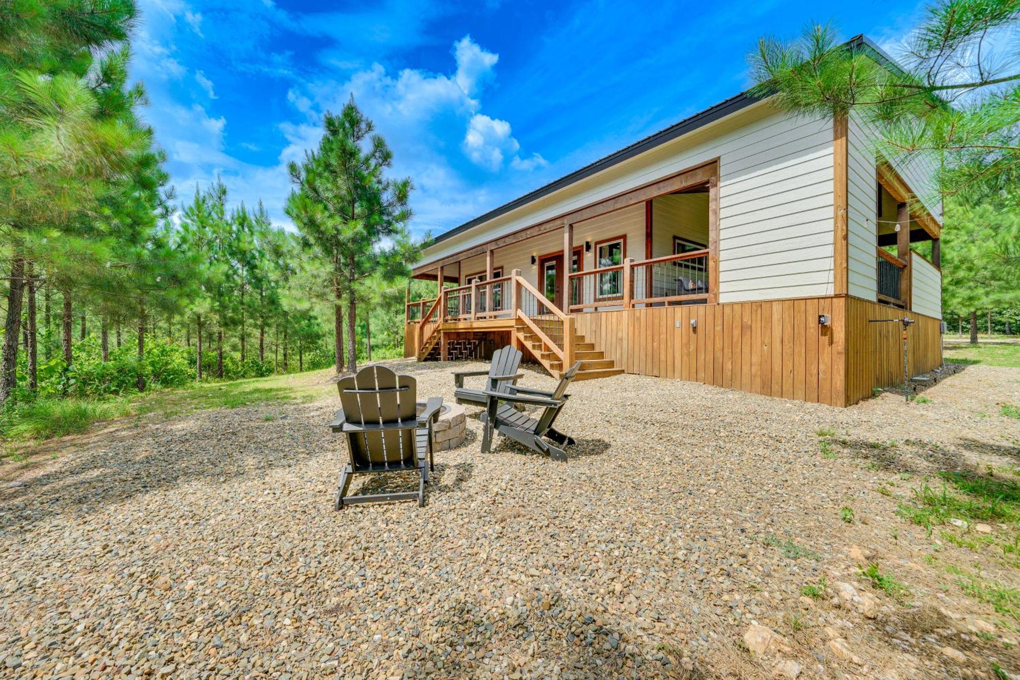 Tree-Lined Broken Bow Studio With Private Hot Tub! Exterior photo