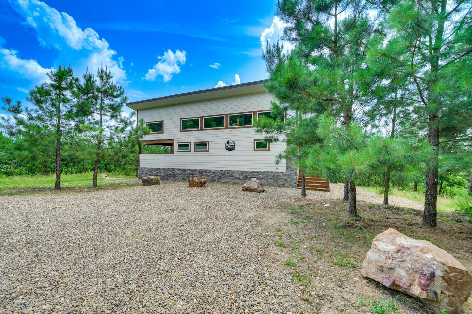 Tree-Lined Broken Bow Studio With Private Hot Tub! Exterior photo