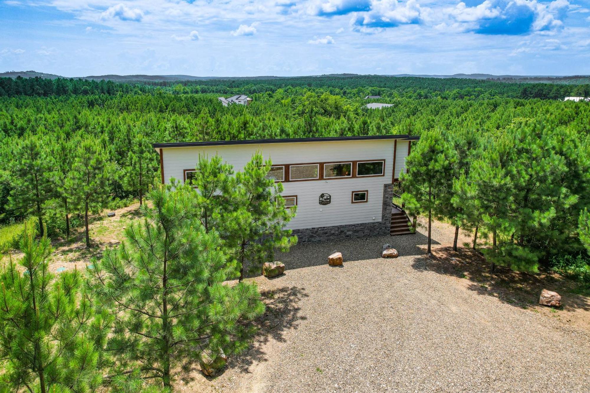 Tree-Lined Broken Bow Studio With Private Hot Tub! Exterior photo